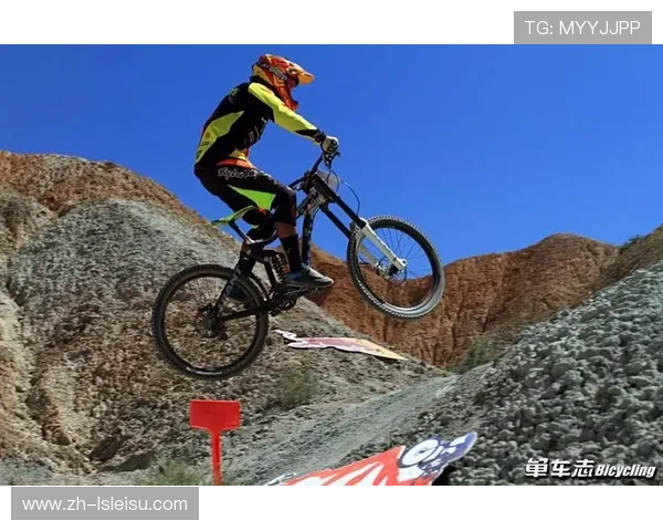 女子速降选手突破技术壁垒,在山地公园弯墙坠台展现卓越控车能力