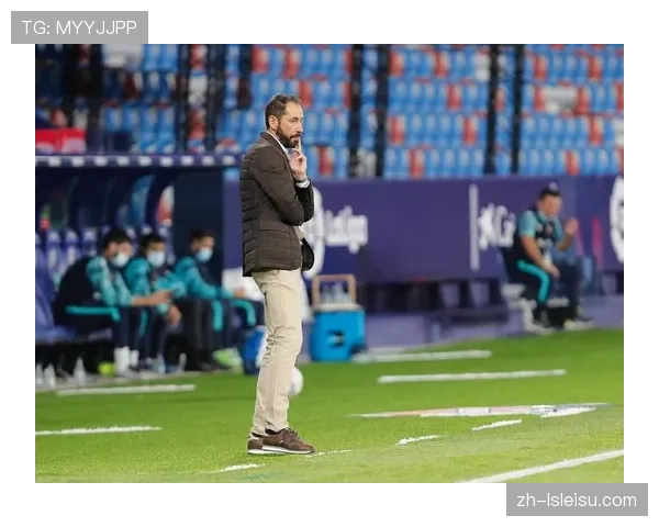 阿尔梅达因裁判冲突遭重罚禁赛七场,塞维利亚主帅面临追加处罚 阿尔梅达因裁判冲突遭重罚禁赛七场,塞维利亚主帅面临追加处罚